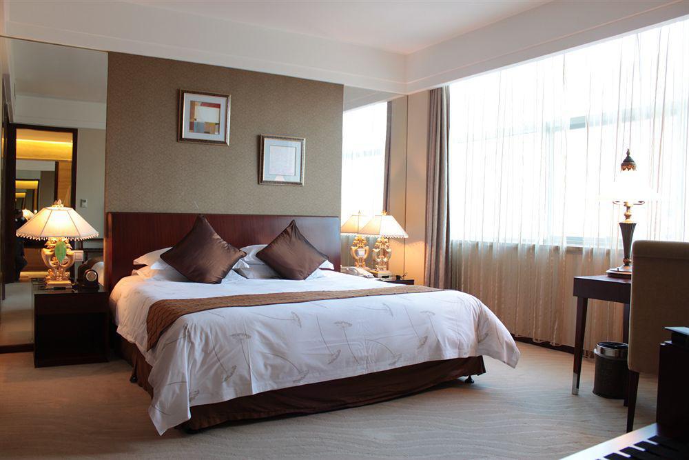 Hotel Dijing 4*